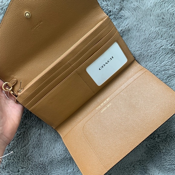 NWT Coach  Green Travel wallet - Picture 3 of 5